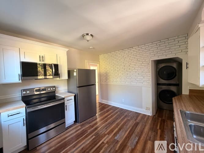 West Warwick Apartment: 110 Wakefield Street