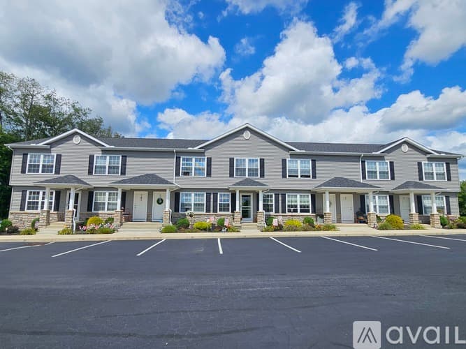 Waterford Townhome: 34 Circuit Street
