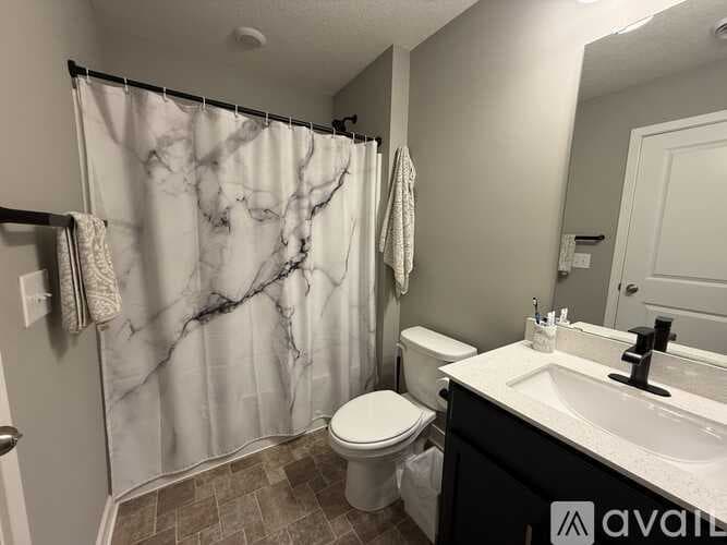 Dayton House: 11632 Pineridge Way North