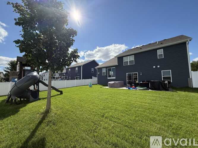 Dayton House: 11632 Pineridge Way North