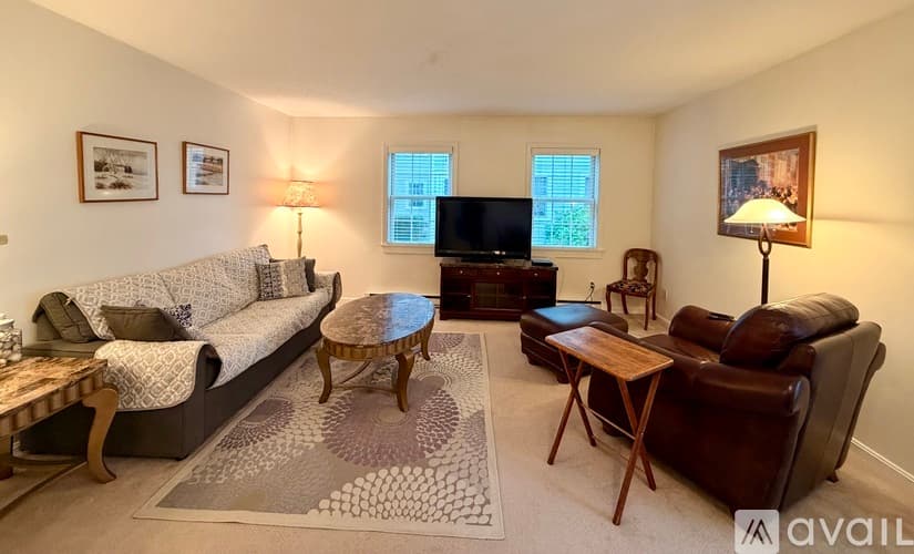 York Condo: 15 Long Beach Ave