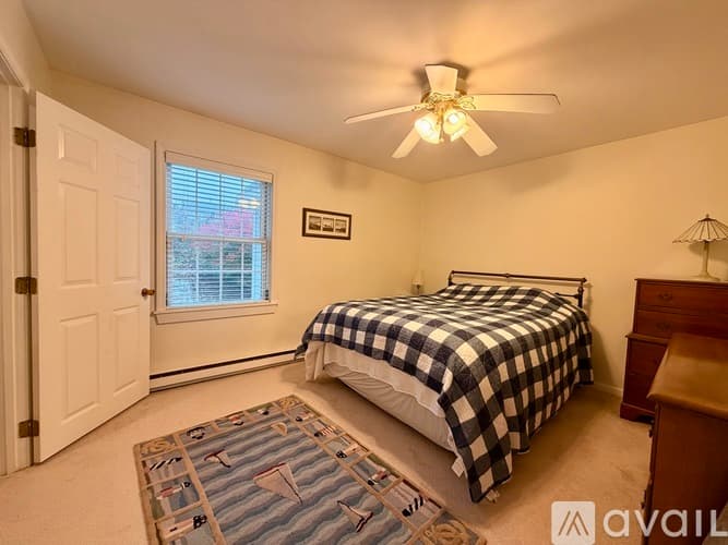 York Condo: 15 Long Beach Ave