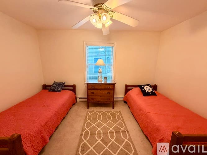 York Condo: 15 Long Beach Ave