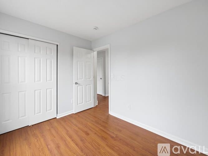 Grove City House: 2080 Sondra Ln