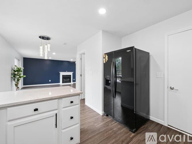 Grove City House: 2080 Sondra Ln