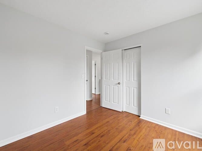 Grove City House: 2080 Sondra Ln