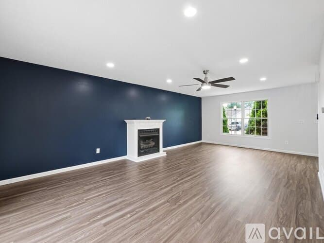 Grove City House: 2080 Sondra Ln