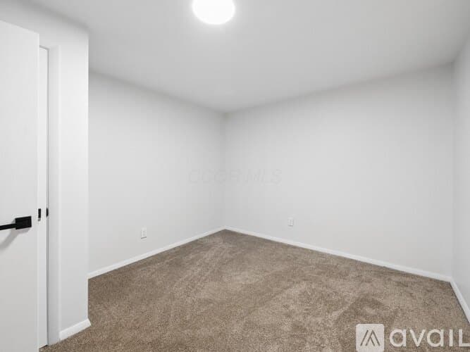 Grove City House: 2080 Sondra Ln