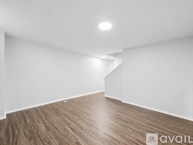 Grove City House: 2080 Sondra Ln