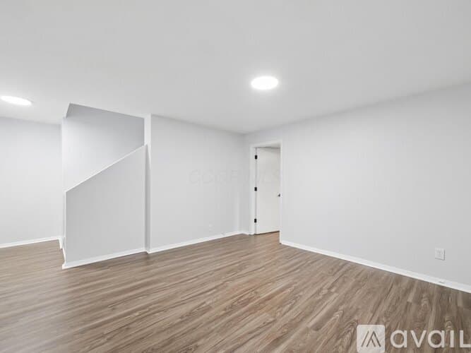 Grove City House: 2080 Sondra Ln