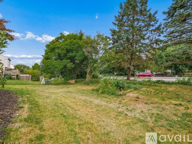 Grove City House: 2080 Sondra Ln