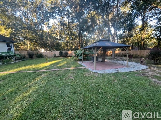 Statesboro House: 521 Pleasant Point Rd