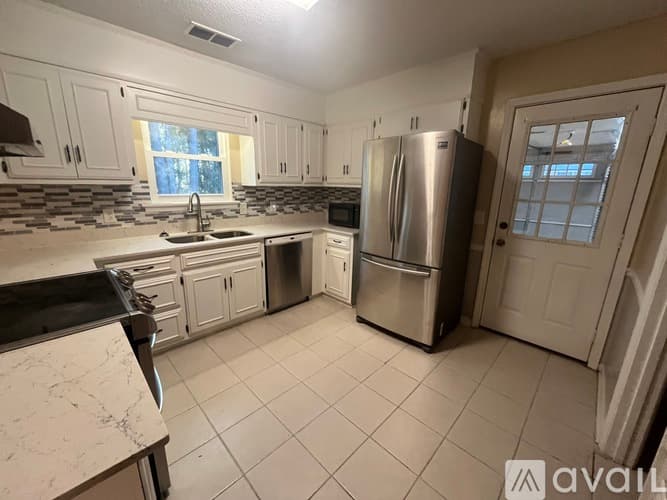 Statesboro House: 521 Pleasant Point Rd