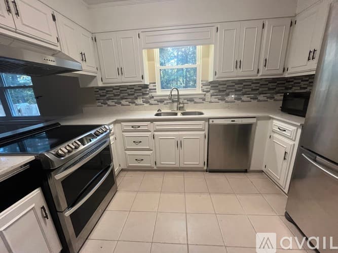 Statesboro House: 521 Pleasant Point Rd