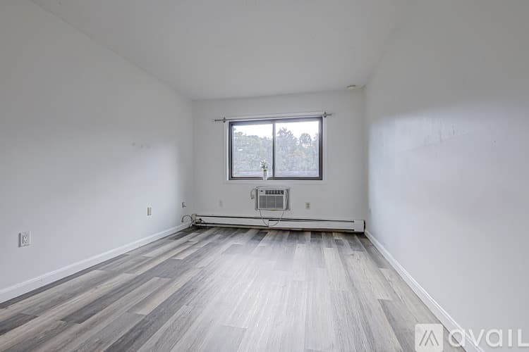 Nashua Condo: 13 Strawberry Bank Road