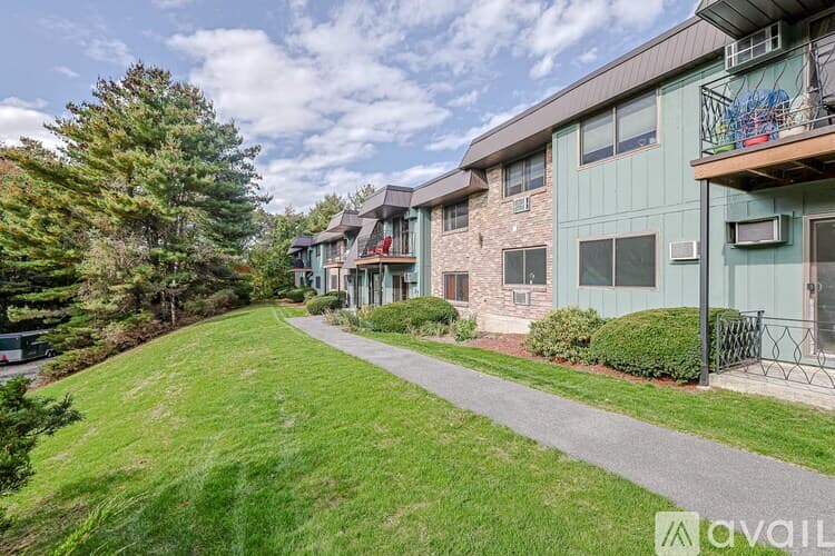Nashua Condo: 13 Strawberry Bank Road