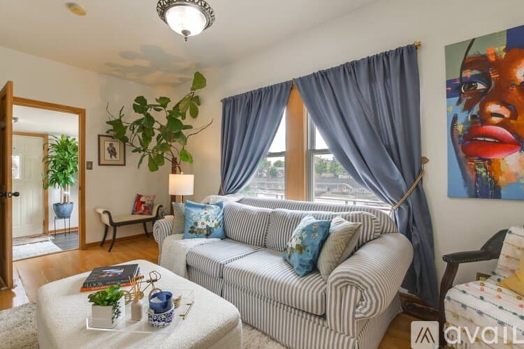 Oak Park House: 927 South Taylor Avenue