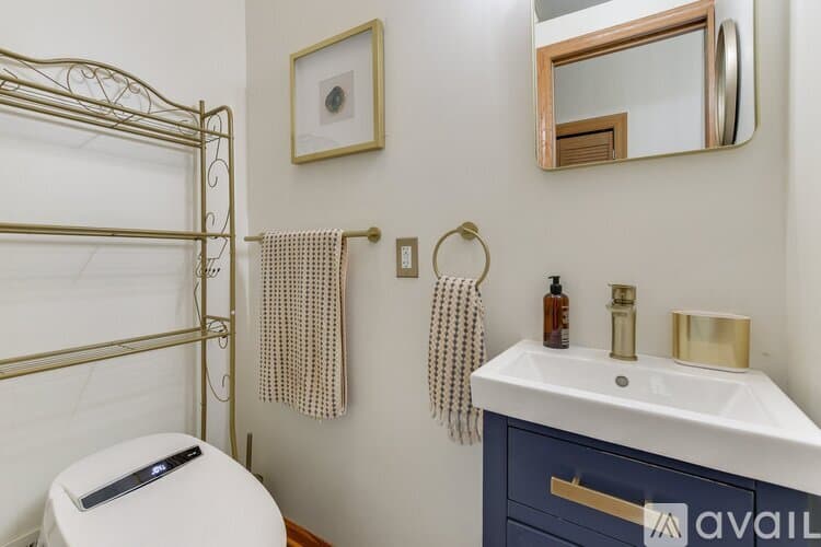 Oak Park House: 927 South Taylor Avenue