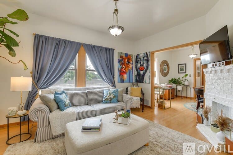 Oak Park House: 927 South Taylor Avenue
