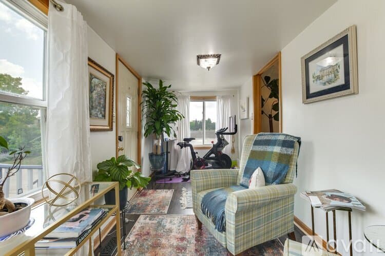 Oak Park House: 927 South Taylor Avenue