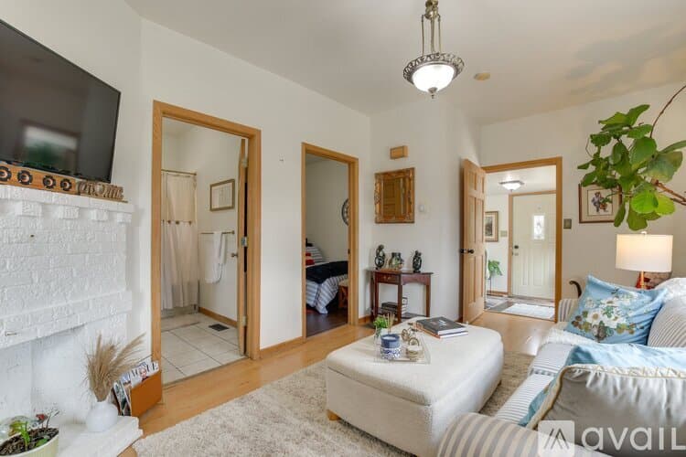 Oak Park House: 927 South Taylor Avenue