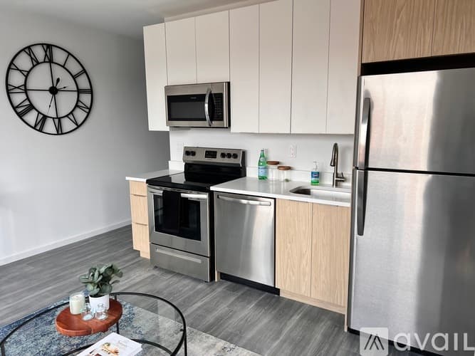 Lowell Apartment: 160 Middlesex Street