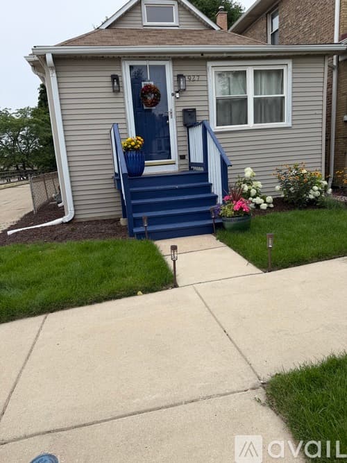 Oak Park House: 927 South Taylor Avenue
