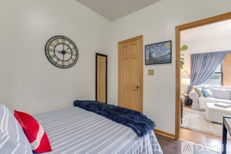 Oak Park House: 927 South Taylor Avenue