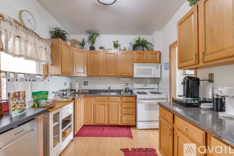 Oak Park House: 927 South Taylor Avenue