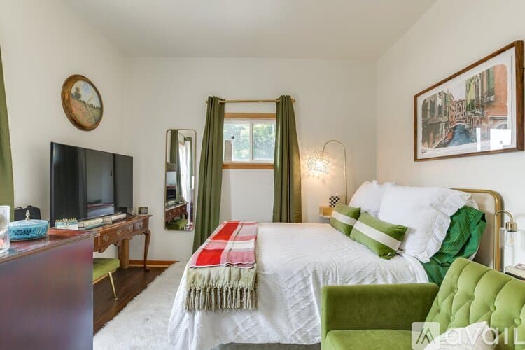 Oak Park House: 927 South Taylor Avenue