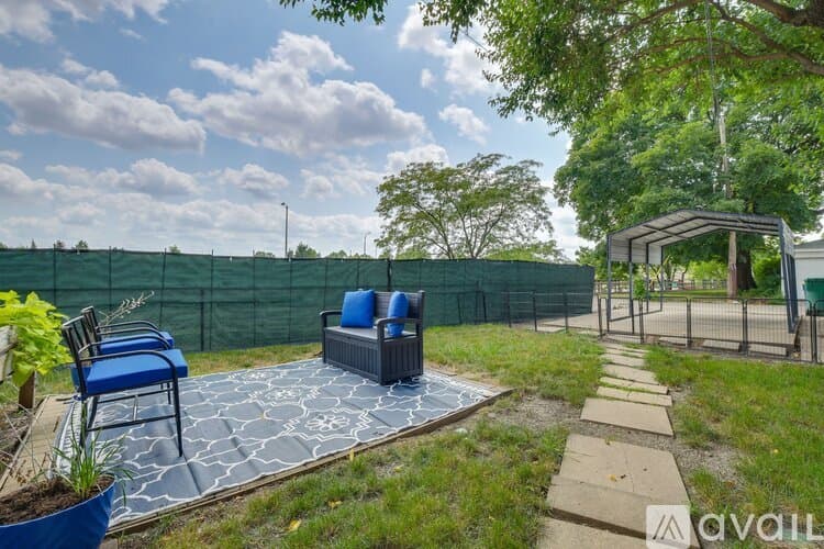 Oak Park House: 927 South Taylor Avenue