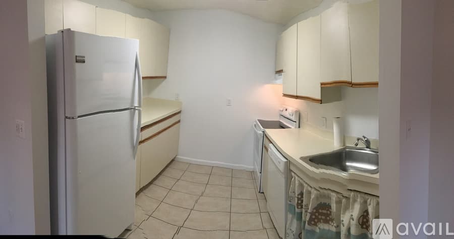 Taunton Condo: 450 Somerset Avenue
