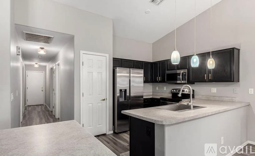 Peoria House: 9259 W Caron Cir