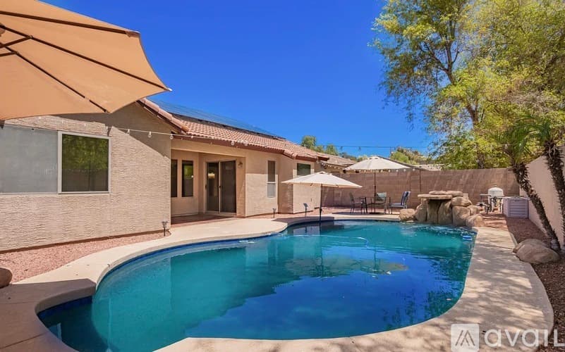 Peoria House: 9259 W Caron Cir