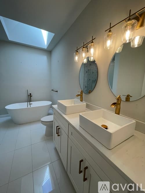 Atlanta House: 1344 Hooper Ave NE