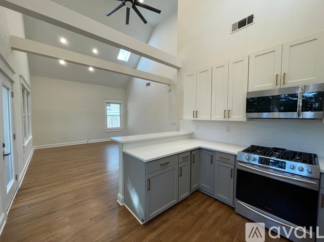 Atlanta House: 1344 Hooper Ave NE