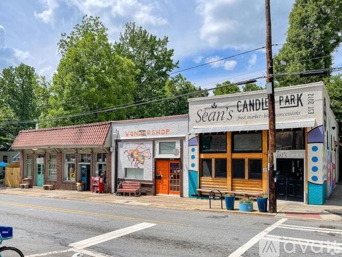Atlanta House: 1344 Hooper Ave NE