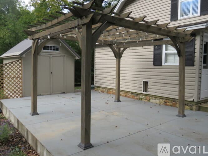 Lookout Mountain House: 35 Whitt Road