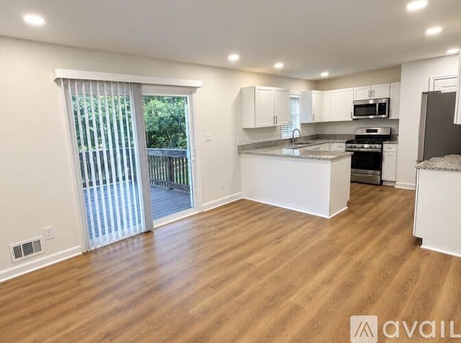 Decatur House: 2791 Knollview Dr