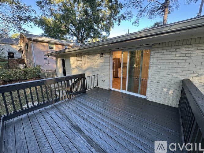 Decatur House: 2791 Knollview Dr