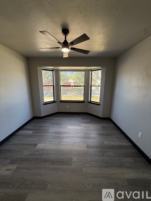 Corpus Christi House: 11621 Saspamco Creek Drive