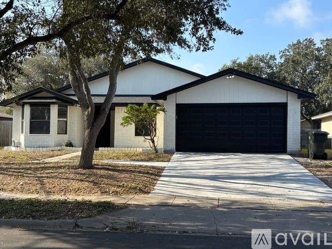 Corpus Christi House: 11621 Saspamco Creek Drive