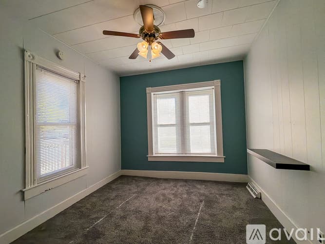 Hutchinson Apartment: 153 5th Ave NE