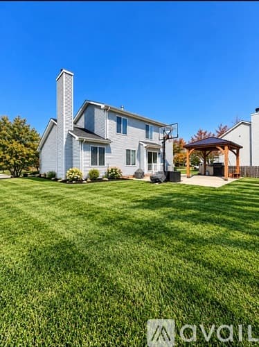 Round Lake House: 1373 South Abington Lane