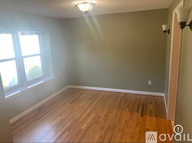 West Hartford Condo: 8 Colonial Street