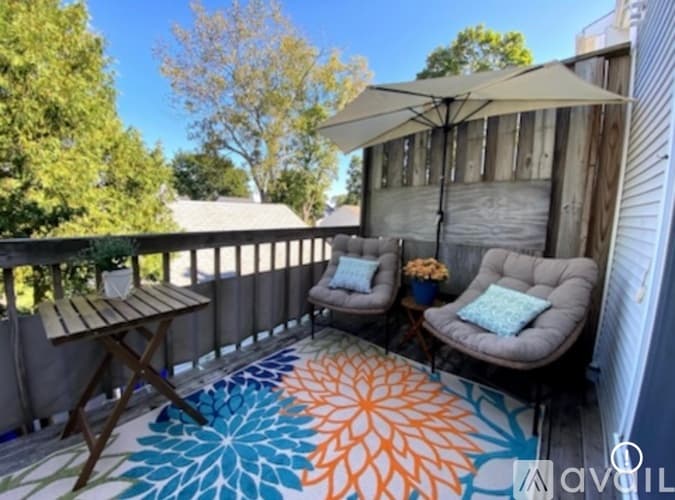 West Hartford Condo: 8 Colonial Street