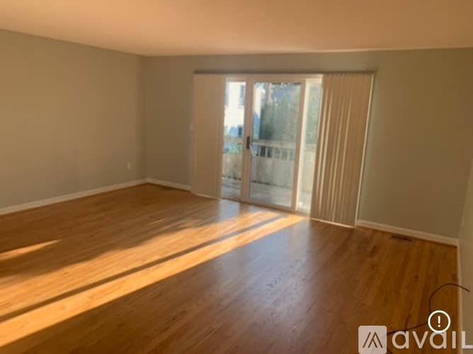 West Hartford Condo: 8 Colonial Street