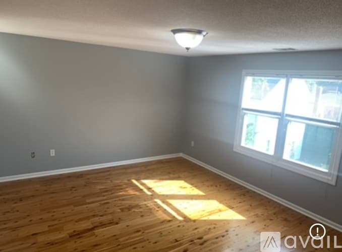 West Hartford Condo: 8 Colonial Street