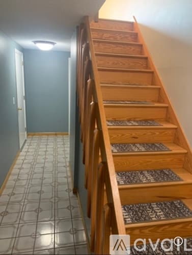 West Hartford Condo: 8 Colonial Street