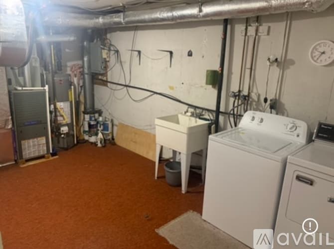 West Hartford Condo: 8 Colonial Street
